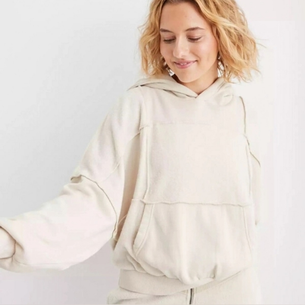 Aerie Cream Patchwork Sweatshirt Hoodie M Seam Detail Cozy Sherpa Lined Pullover